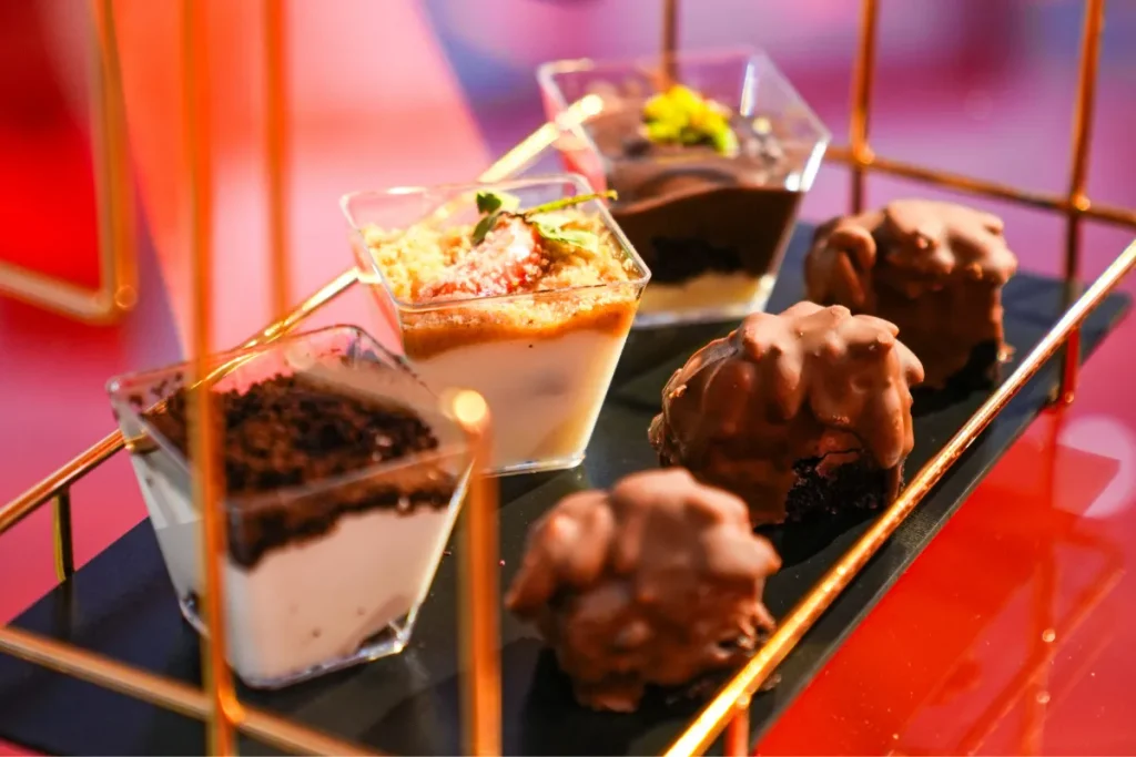 Anasayfa 6 Dr. Mimar Kadir Topbaş Gösteri Merkezi’nde düzenlenen fuarlarda sunulan fuar catering hizmeti