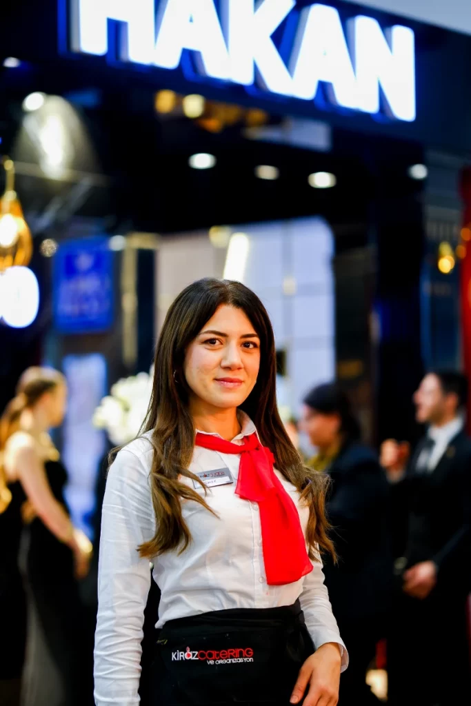 fuar karşılama hostesi istanbul fuar stand hizmeti