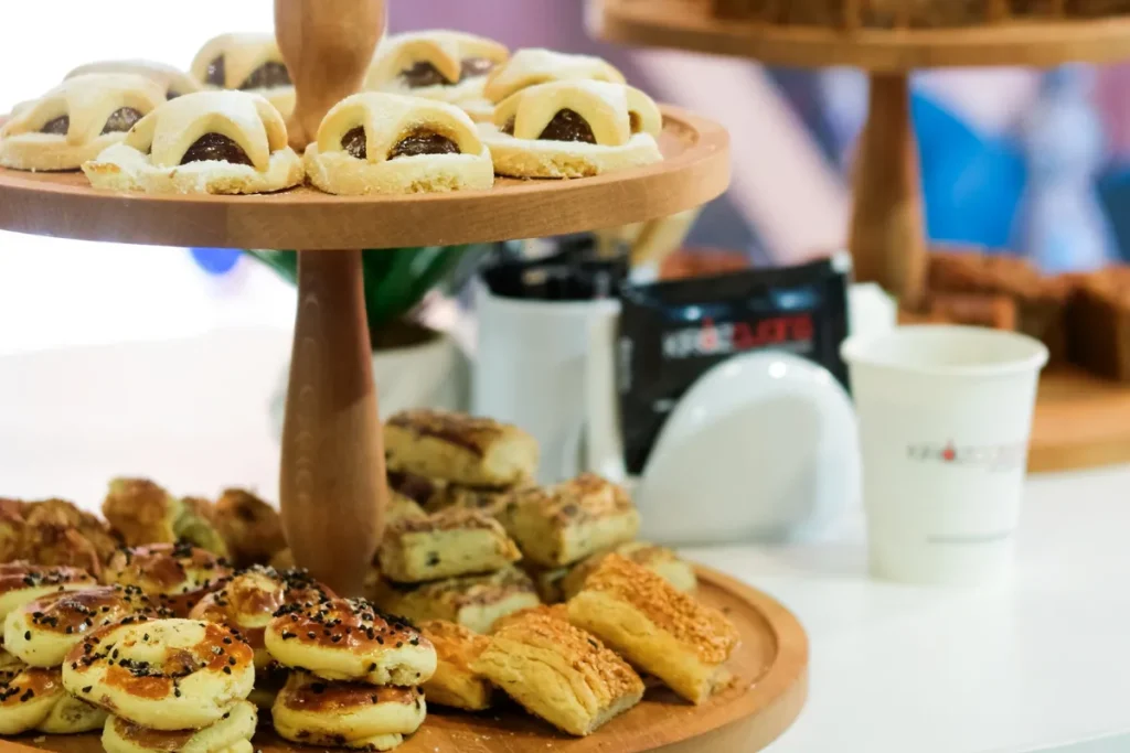Fuar Catering Görselleri 15 Lütfi Kırdar Kongre Merkezi’nde düzenlenen fuarlarda sunulan profesyonel fuar catering hizmeti