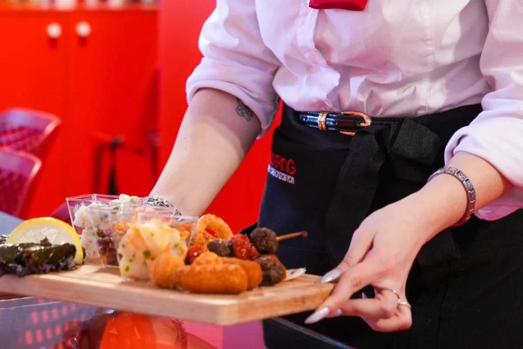 Sodex Fuarı’nda stand için hazırlanan profesyonel catering ikram sunumu