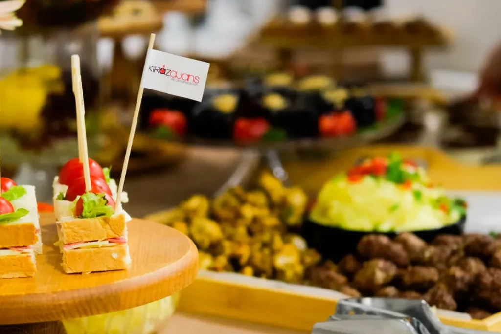 Fuar Catering Görselleri 10 Yenikapı Etkinlik Alanı’nda düzenlenen fuarlarda sunulan profesyonel fuar catering hizmeti